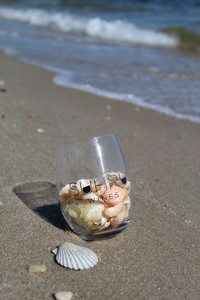 Suhru Wines beach glass